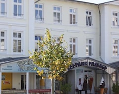 Khách sạn Haus Ferienglück (Sellin, Đức)