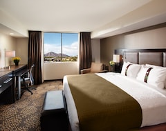 Holiday Inn and Suites Phoenix Airport North, an IHG Hotel (Phoenix, USA)