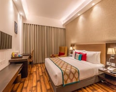 Khách sạn Divine Clarks Inn Suites (Kurukshetra, Ấn Độ)