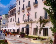 Grand Hotel Mediterraneo (Santa Cesarea Terme, Italia)