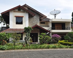 Hotel Villa Rudy Pinus (Batu, Indonesien)
