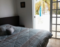 Hotel Mares Rest & Guesthouse (Aguada, Puerto Rico)