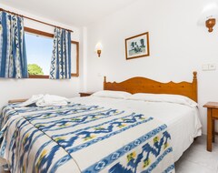 Hotelli Apartment Close To The Beach With Pool Access, Private Terrace, Air Conditioning and Wi-fi (Canyamel, Espanja)