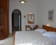 Hotel Irinis Rooms Fteoura (Kamari, Grecia)