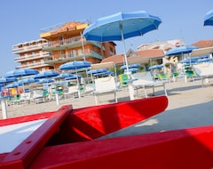 Khách sạn Hotel Cola Frontemare (Bellaria-Igea Marina, Ý)