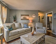 Entire House / Apartment Modern Abode With Patio About 1 Mi To Stockton Lake! (Stockton, USA)