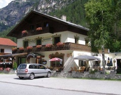 Khách sạn Gasthof Alpenrose & Pension Nina (Gschnitz, Áo)