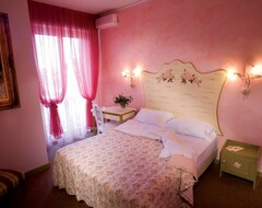 Hotel Astra (Sirmione, Italija)