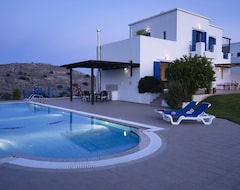 Cijela kuća/apartman Villa For Six. Large Pool, Sea Views, Lawned Gardens. Near Beach And Amenities. (Pefki, Grčka)