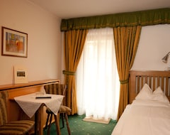 Hotelli Diana Dolomites Living & Taste (La Villa, Italia)