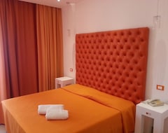 Khách sạn Ai Platani Hotel Moderno (Bolsena, Ý)