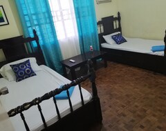 Entire House / Apartment Don Mamerto House (Angeles, Philippines)