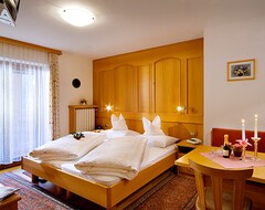 Khách sạn Hotel Garni - Geier (Santa Cristina Gherdëina, Ý)