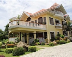 The Q Hotel (Tagaytay City, Filipinler)