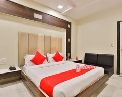 OYO 15833 Hotel Neelkanth Palace (Ahmedabad, Indija)