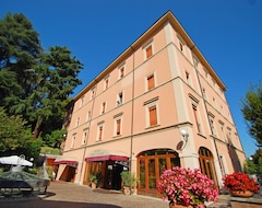 Khách sạn Alla Rocca Hotel Conference & Restaurant (Bazzano, Ý)