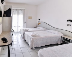 Khách sạn Hotel Rondinella (Cesenatico, Ý)