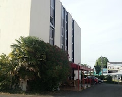 Khách sạn Le Trinquet (Pau, Pháp)