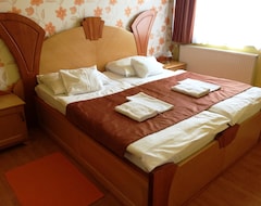 Hotelli Hét Vezér (Komárom, Unkari)