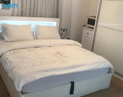 Guesthouse Charming Unit With Pool And Great Amenities (Rishon Lezion, Israel)