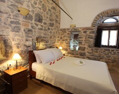 Khách sạn Stoes Traditional Suites (Mesta, Hy Lạp)