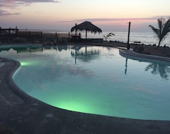 Khách sạn Waltako Beach Culture (Canoas de Punta Sal, Peru)