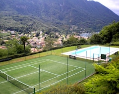 Koko talo/asunto Seenahe, Quiet 3-zi.-whg., Nice Location With Pool And Tennispl. In Castelveccana (Castelveccana, Italia)