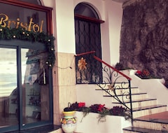 Hotelli Hotel Bristol (Vietri Sul Mare, Italia)