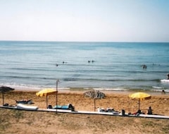 Hotel Kaplica Beach (Dhavlos, Cypern)