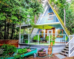 Cijela kuća/apartman Pet Friendly Cottage Retreat In Old Growth Forest (Qualicum Beach, Kanada)