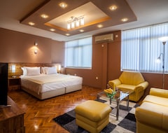 Nhà trọ Panorama Top Floor Rooms in Hotel Tundzha (Jambol, Bun-ga-ri)