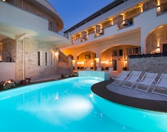 Hotel Neikos Luxury Suites (Afytos, Greece)