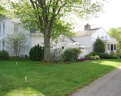Hotel Captain Stannard Bed and Breakfast Country Inn (Westbrook, USA)
