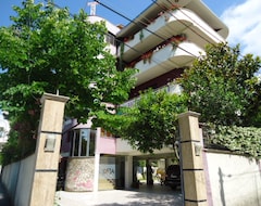 Otel Deja (Tirana, Arnavutluk)