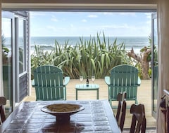 Chester Cottage - Beachfront Hotel Quality (New Plymouth, New Zealand)
