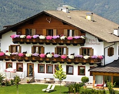 Hotel Garni Hubertus (Völs am Schlern, Italy)