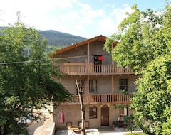 Pansiyon Nino Ratiani's Guesthouse (Mazeri, Gürcistan)