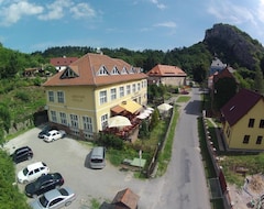 Hotel Obecná Škola (Svatý Jan pod Skalou, Czech Republic)