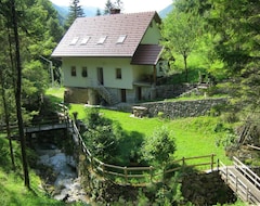 Otel House Dolenja Trebusa (Tolmin, Slovenya)