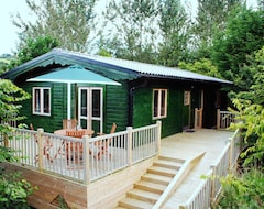 Casa/apartamento entero Peaceful Swedish Log Cabin Set In A Vineyard Location (Dre-fach Felindre, Reino Unido)