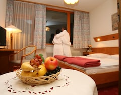 Hotelli Hotel zum Kastell (Bad Tatzmannsdorf, Itävalta)