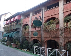 Khách sạn Una Franca Camere Di Charme (Biella, Ý)