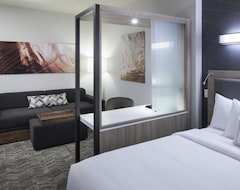 Hotel Perfect For Families! 2 Modern Suites, Pool, Restaurant, Pets Allowed (Clearwater, Sjedinjene Američke Države)