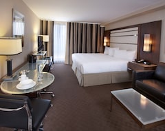 Khách sạn Hotel Le Cantlie Suites (Montréal, Canada)