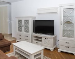 Căn hộ có phục vụ Apartments Menuet (Budva, Montenegro)