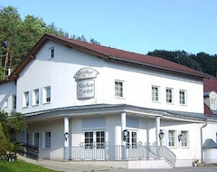 Hotel Hirschenwirt (Dunkelsteinerwald, Austria)