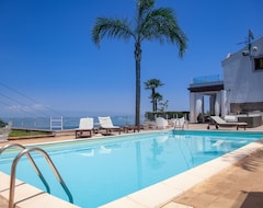 Otel Villa Zagara Garden Spectacular Sea View In Taormina (Taormina, İtalya)