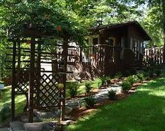 Guesthouse The Woods Cabins (Eureka Springs, USA)