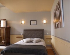 Khách sạn Stylish Furnished Room Price Shock (Fougères, Pháp)