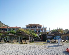 Hotel Grand Nefeli (Vasiliki, Greece)